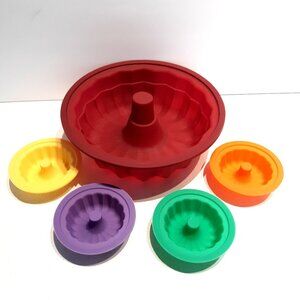 Silicone Jello Molds - New No Box. 1 Full size, 4 mini molds. Food grade silicon
